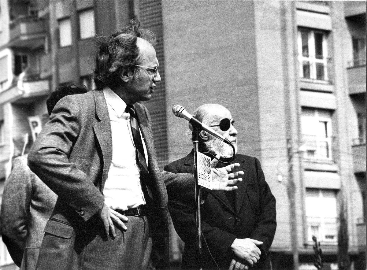 Pere Portabella y Avel·lí Artís-Gener en un acto del 11 de septiembre en Sant Boi, en 1981.