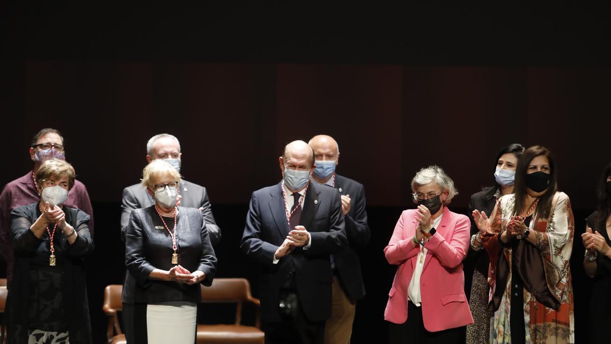 Entrega de honores y distinciones de Gijón en el teatro Jovellanos