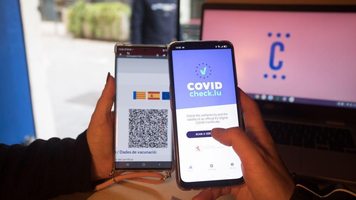 La UE limita a nou mesos la validesa del certificat covid