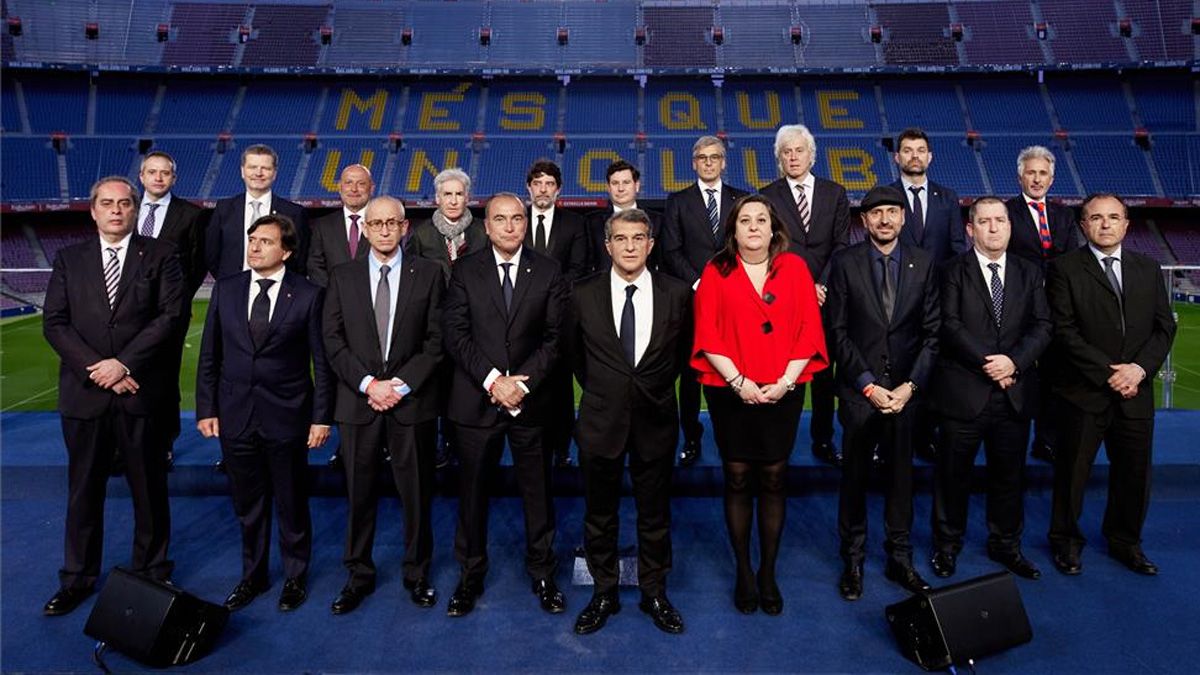 Laporta, junto a su equipo durante la investidura