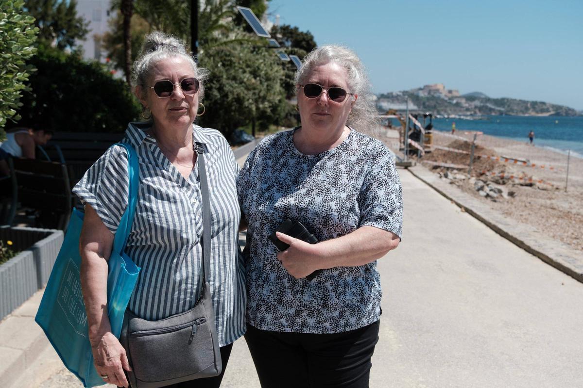 Imágenes de Platja d'en Bossa dividida entre turistas y demasiadas obras