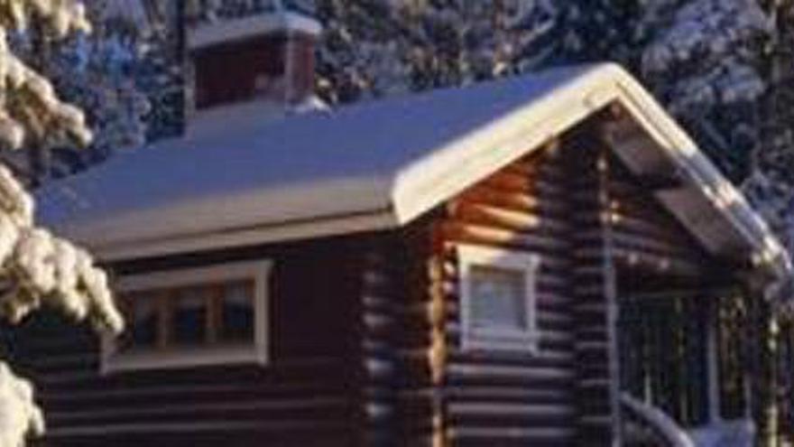 Hay zonas en el norte, o en la de la capital de la Laponia Finlandesa, Rovanniemi, dónde uno puede alojarse en una cabaña.