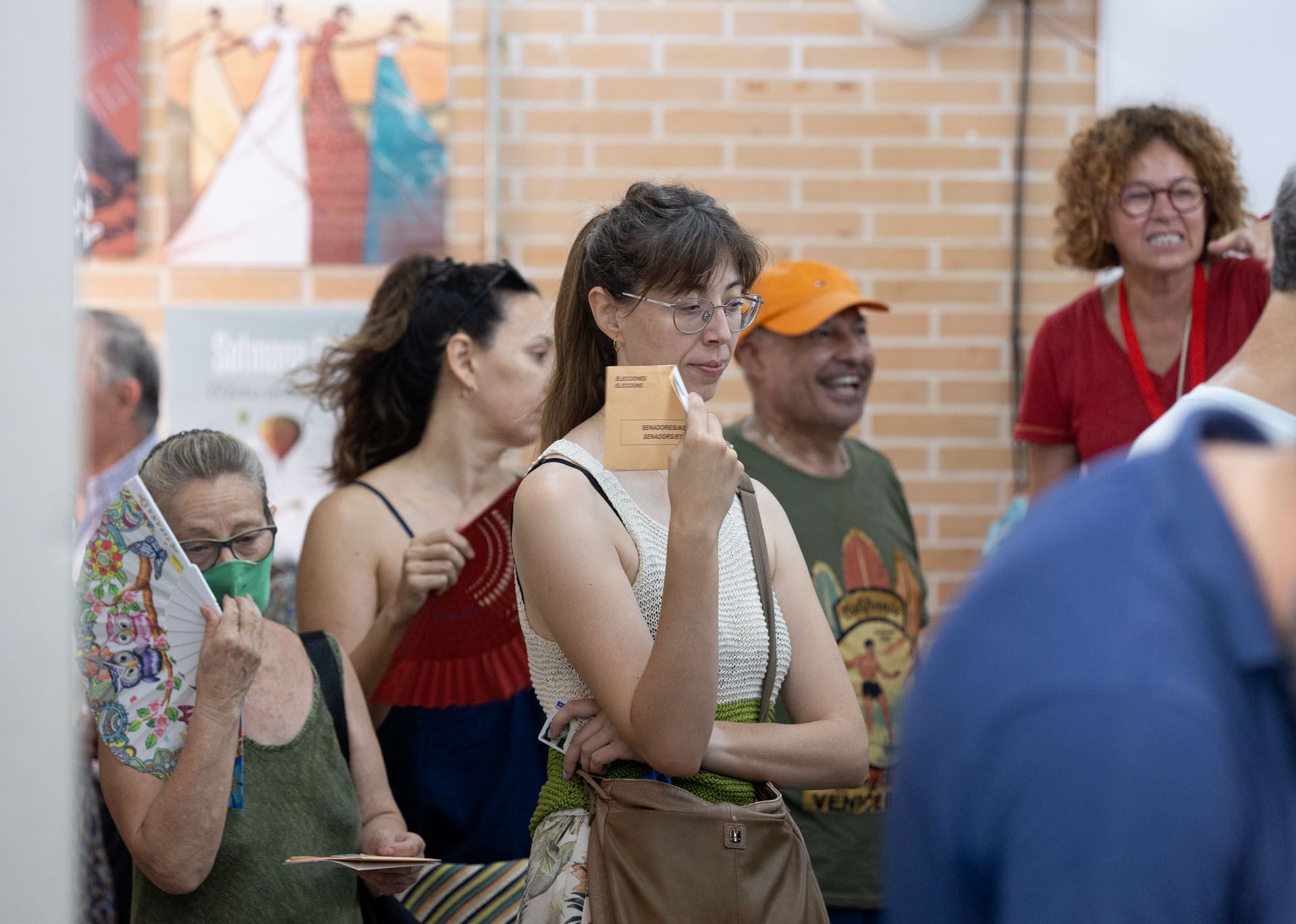 Jornada de papeletas y abanicos en Alicante