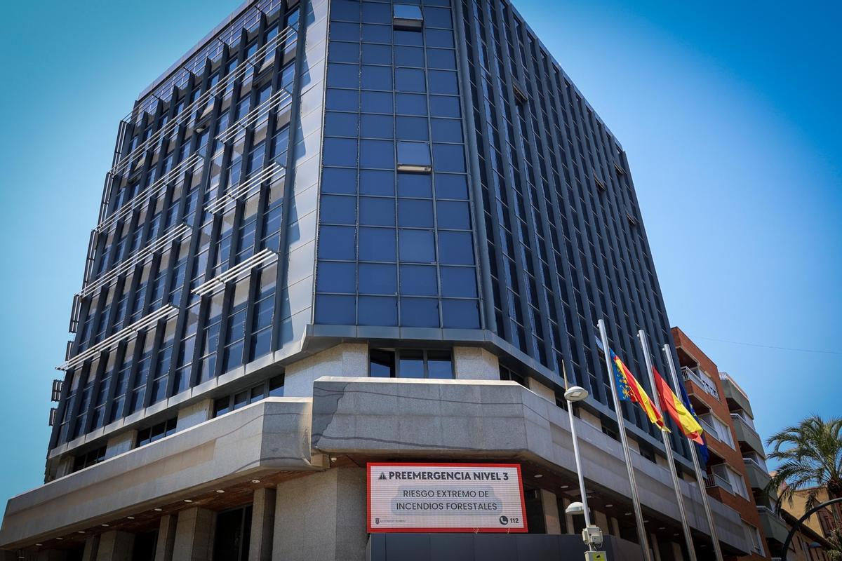 La alerta en la fachada del ayuntamiento.