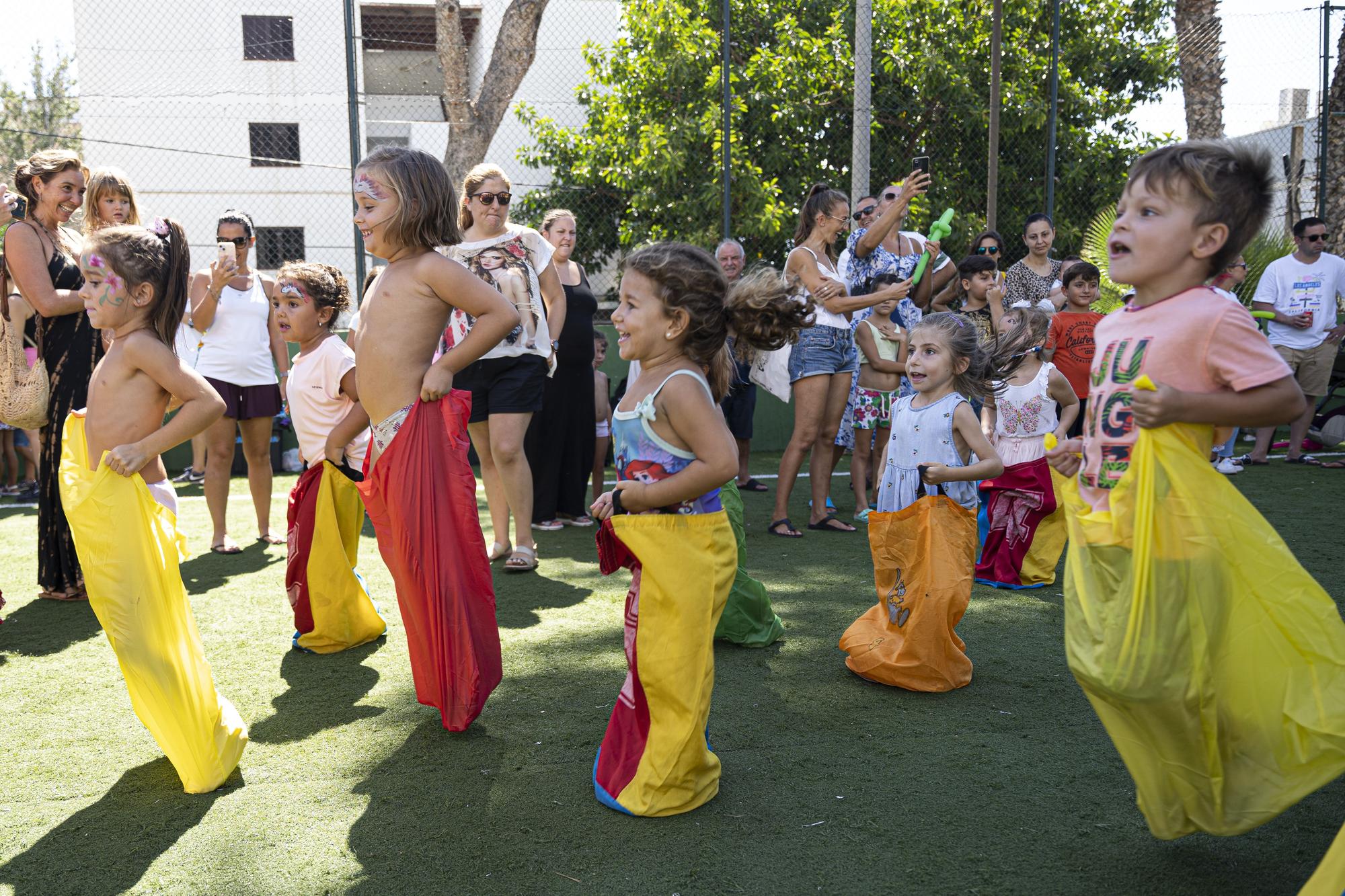 Juegos infantiles en las fiestas de Platja d'en Bossa