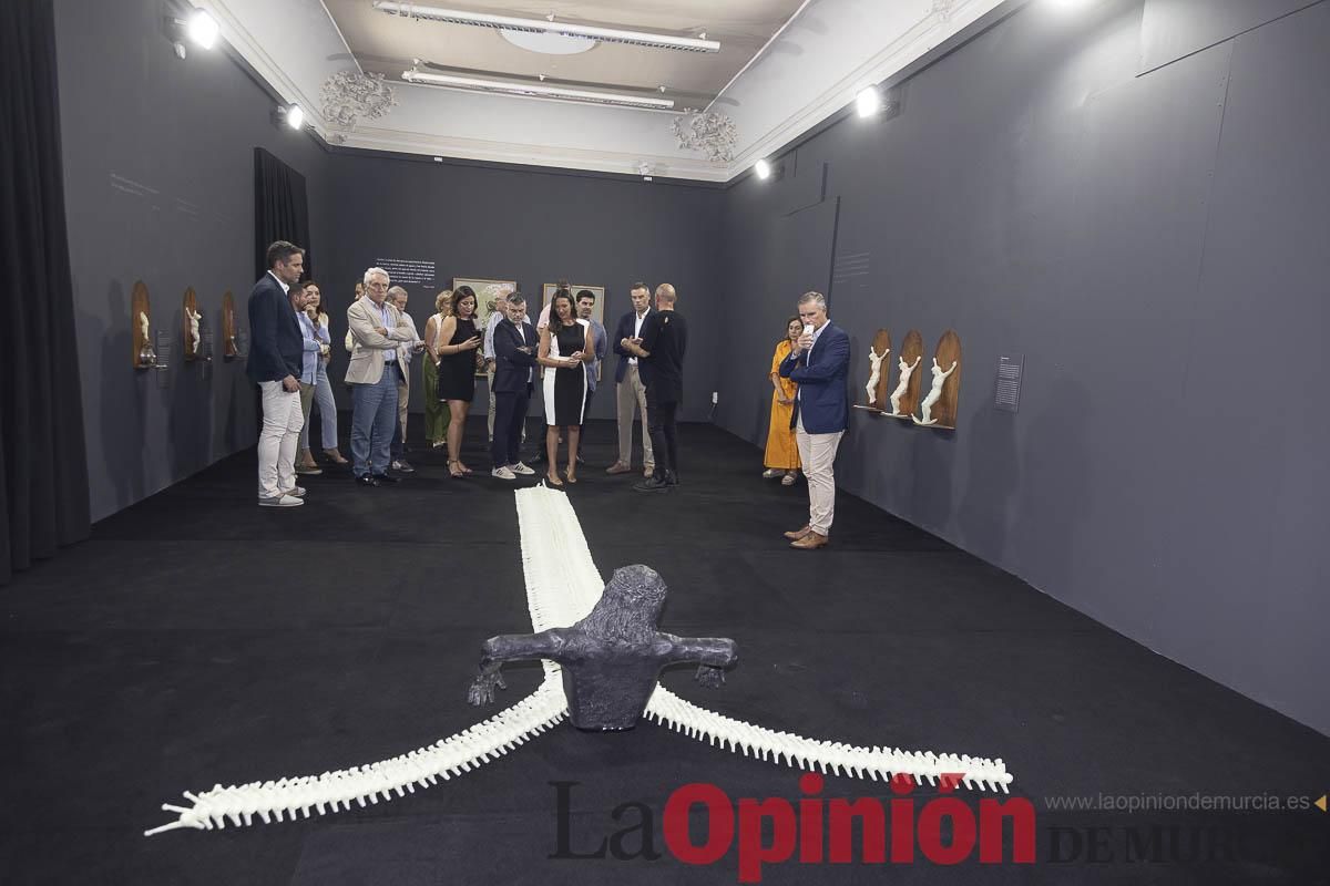Así es la exposición 'Los Asomados' de Lidó Rico, que llega a Caravaca en su Año Jubilar