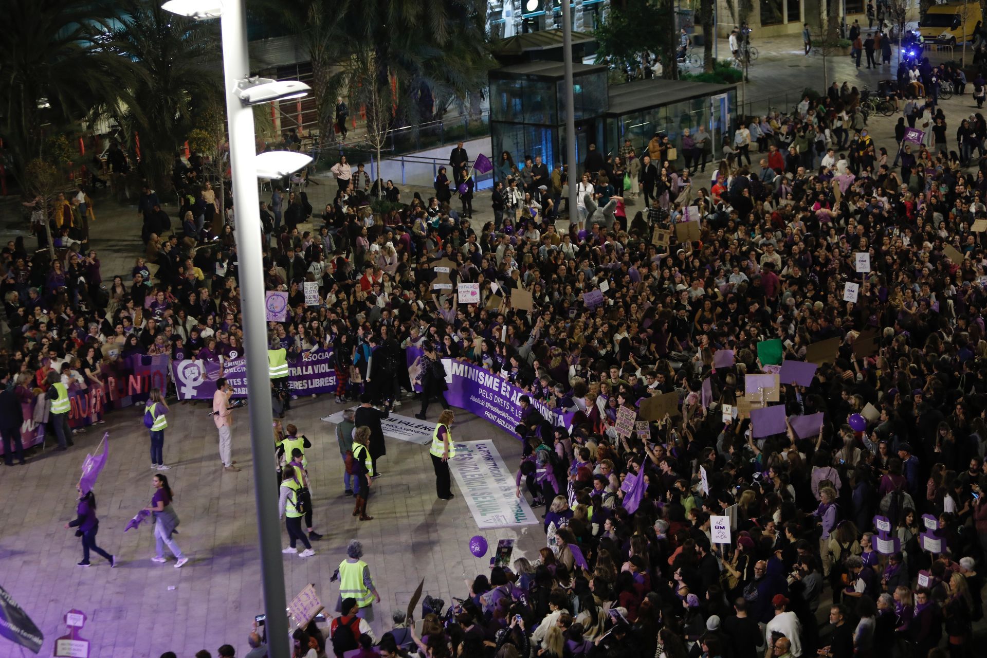 La manifestación de la Coordinadora Feminista de València para celebrar el 8 M