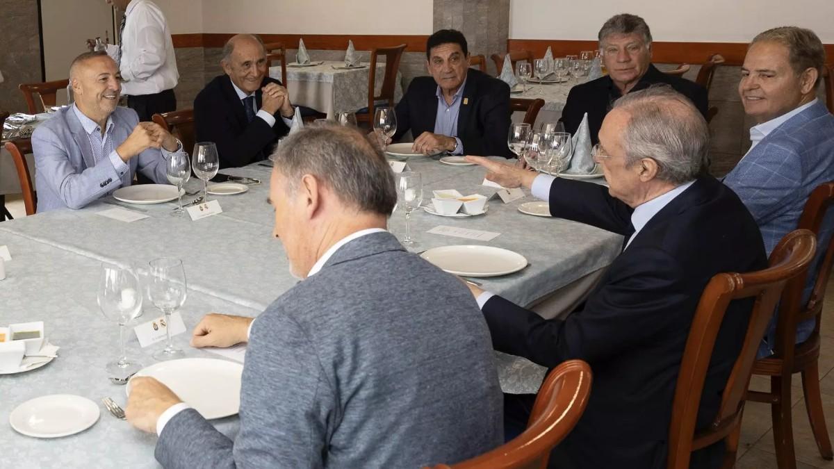 Ramírez, Pirri, Carnevali, Brindisi, Ortega, Pérez y Méndez en la comida antes del partido
