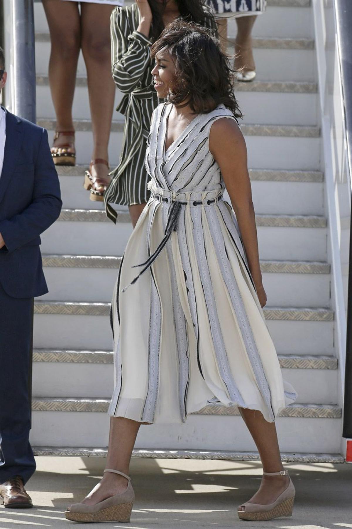 Michelle Obama con vestido de Proenza Schouler en su llegada a España