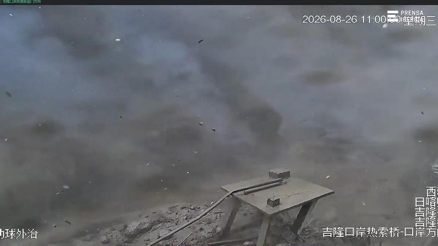 Vídeo: Una riuada arrassa amb tot el que troba a Nepal