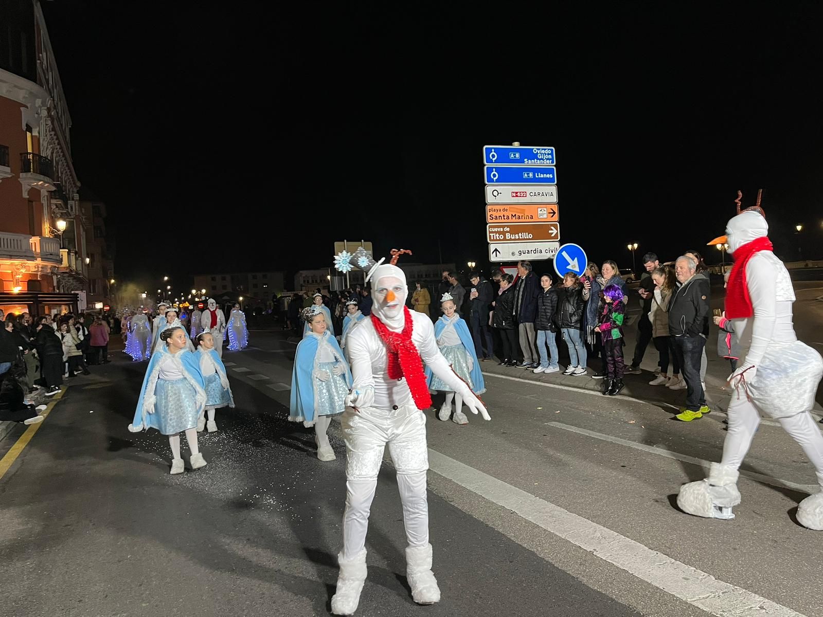 Gran noche de Carnaval en Ribadesella: todas las imágenes del desfile