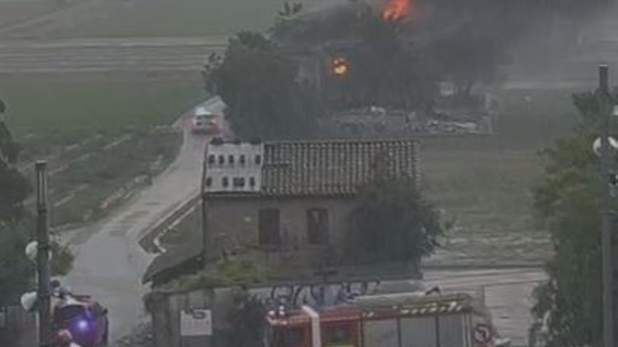 Incendi en una alqueria d'Alboraia en caure un llamp