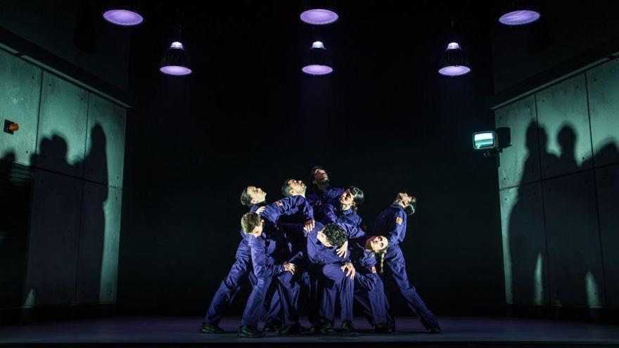 La companyia navarresa de dansa Led Silhouette porta a Figueres l'espectacle 'Halley'.