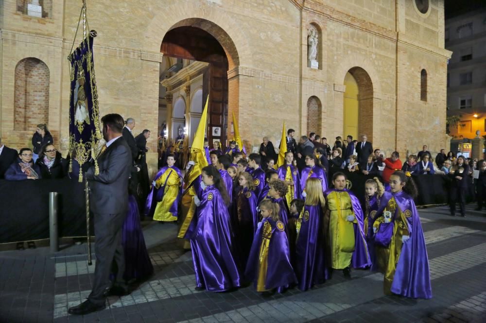 Algunas de las imágenes decanas de la Semana Santa se acercaron al mar y los paseos en Martes Santo