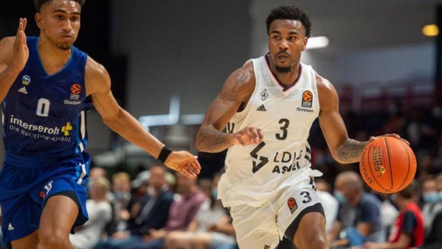 Chris Jones bota la pelota
 en un partido de la pasada 
Euroliga.  EUROLEAGUE