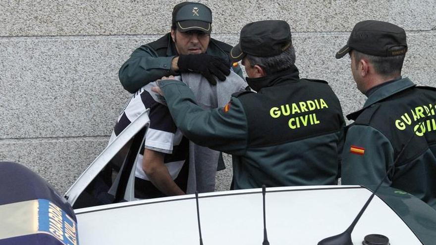 Uno de los guardias civiles detenidos en la operación antidroga de Mos irá a juicio