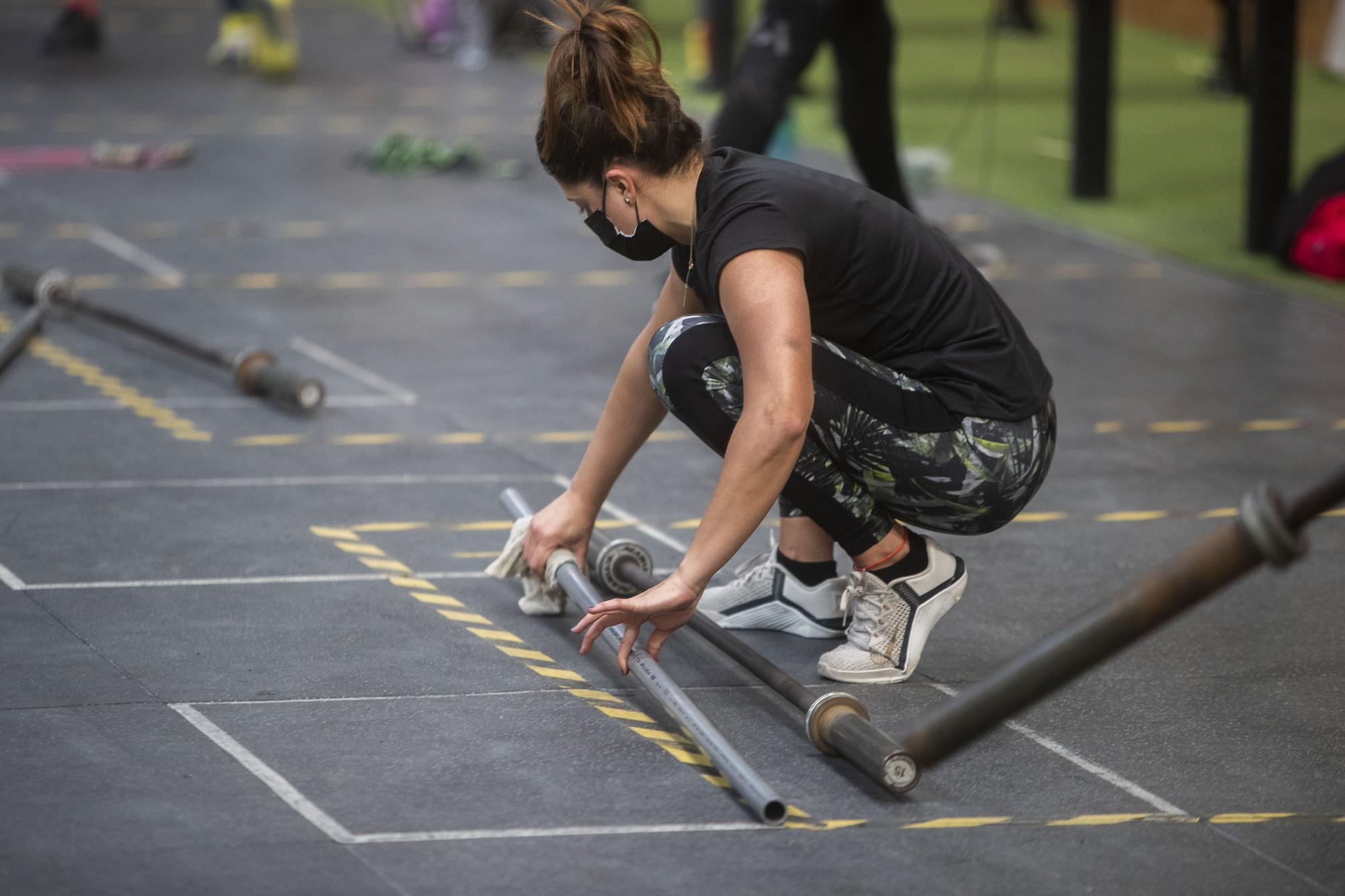 Mascarilla, distancia y desinfectante: la vuelta a los gimnasios en la Comunitat