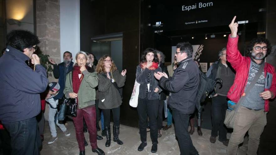 Los artistas visuales en una protesta en el Solleric hace tres meses.