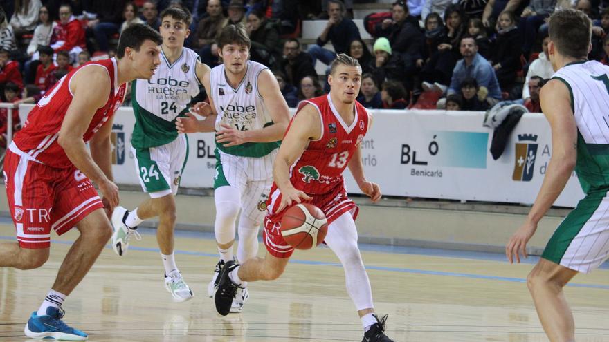 Baloncesto: la dura defensa del Benicarló termina por asfixiar al Huesca (74-61)