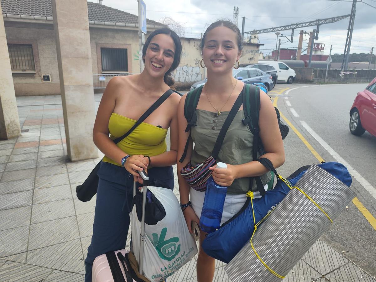 Eidel Fuenteseca e Ione Abrisqueta, este domingo, yendo a coger el tren en Lugo.