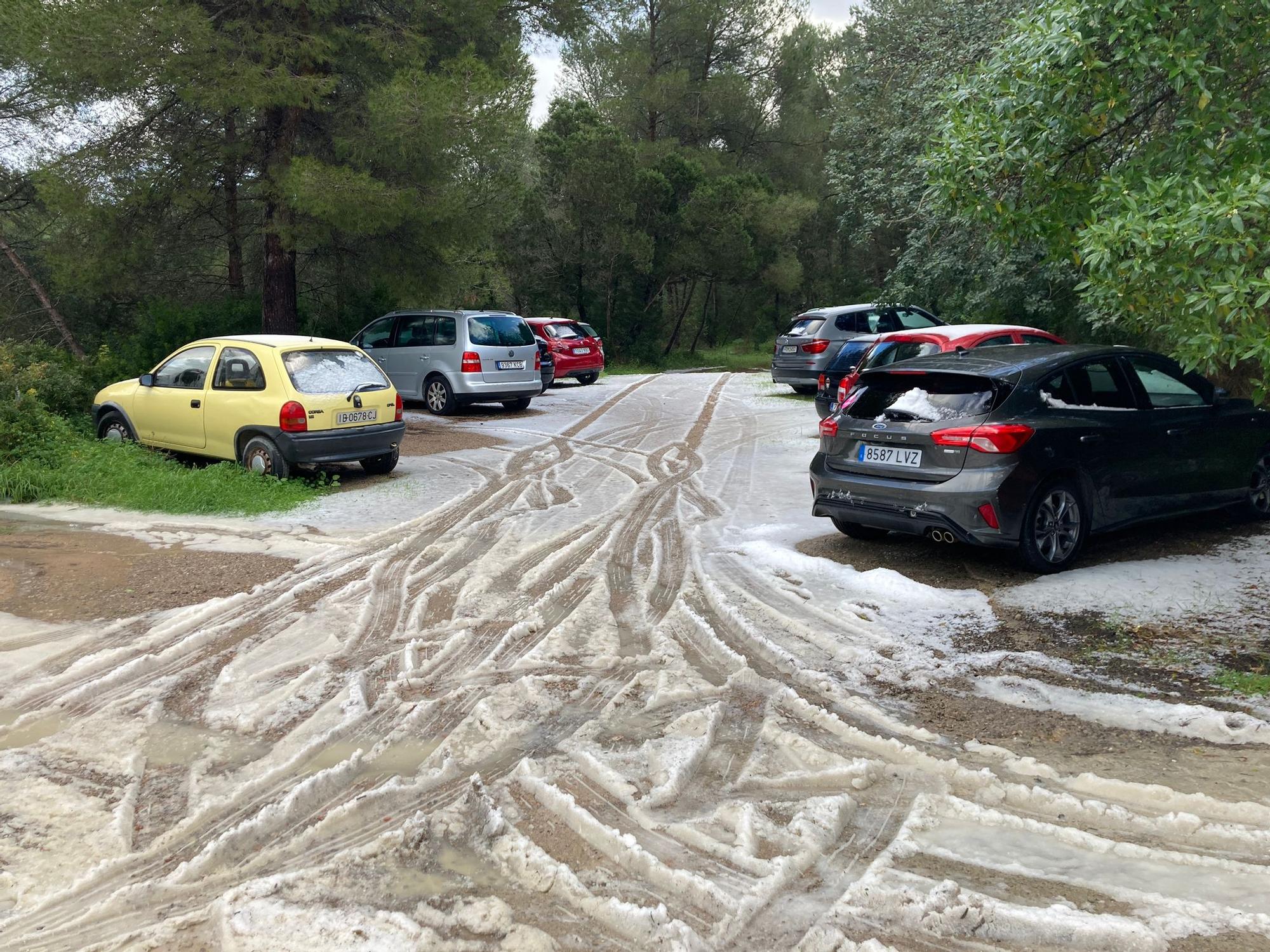 Bajada de temperaturas en Ibiza: Una manta de granizo cubre Siesta