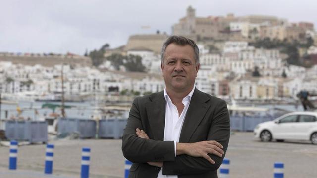 El delegado de la APB en las Pitiusas posa junto al muelle pesquero de Ibiza. | VICENT MARÍ