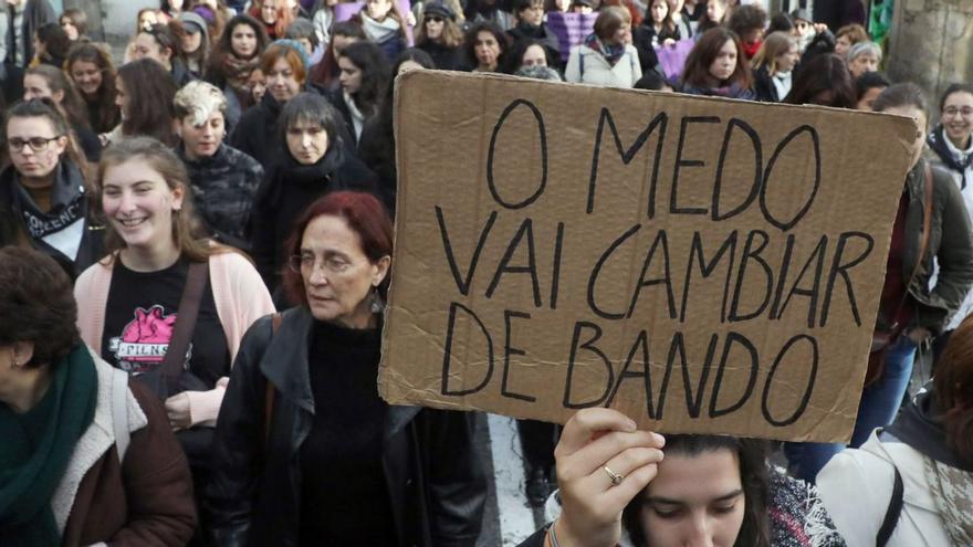 Participantes en una marcha contra la violencia machista, en Santiago. | Xoán Álvarez