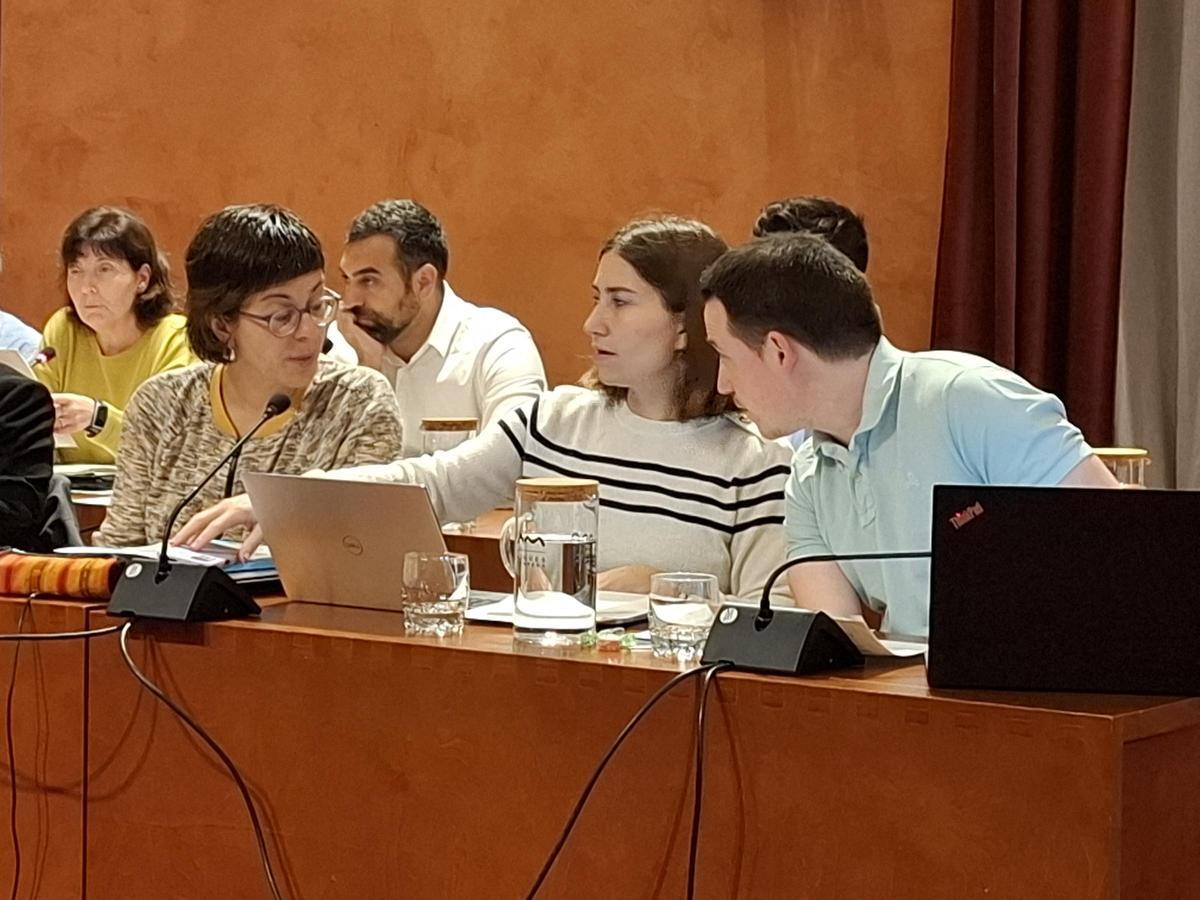 Roser Alegre, Gemma Boix i Jordi Trapé, regidors de Fem Manresa, en una imatge d'arxiu