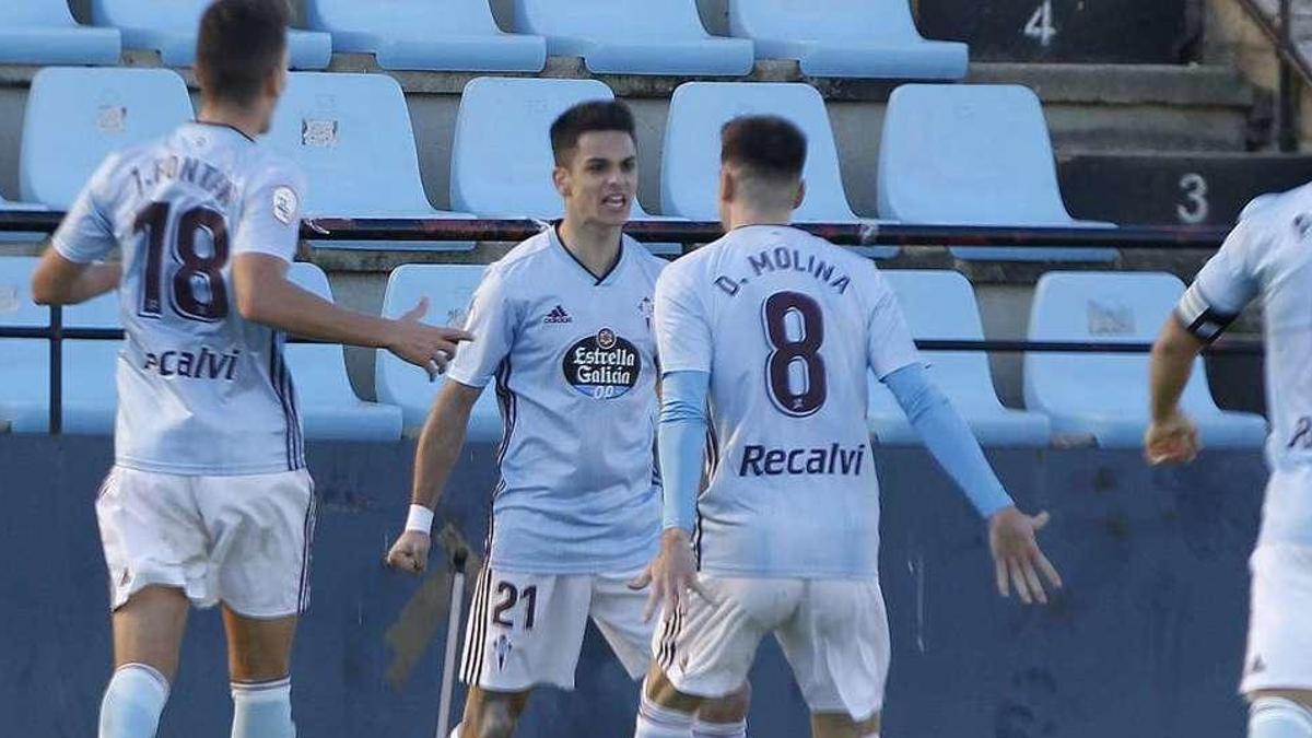 Sergio Bermejo celebra un gol con el Celta.