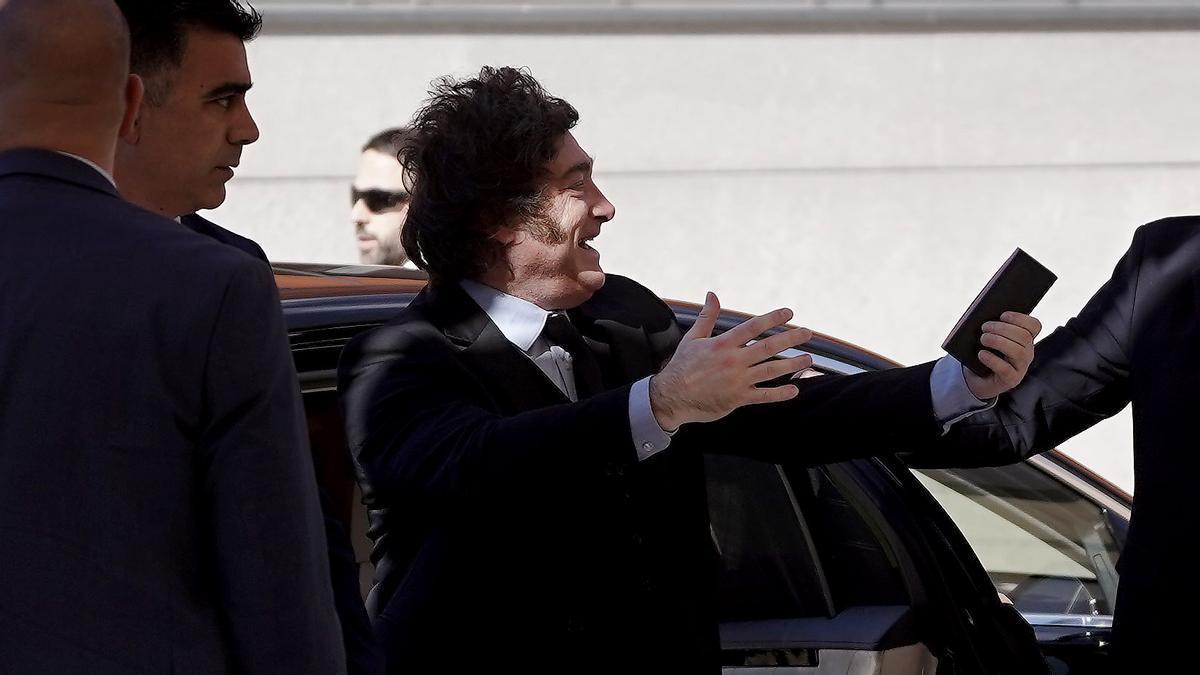 La visita de Milei dota de más munición a la izquierda ante la incomodidad de Feijóo y los insultos de Abascal