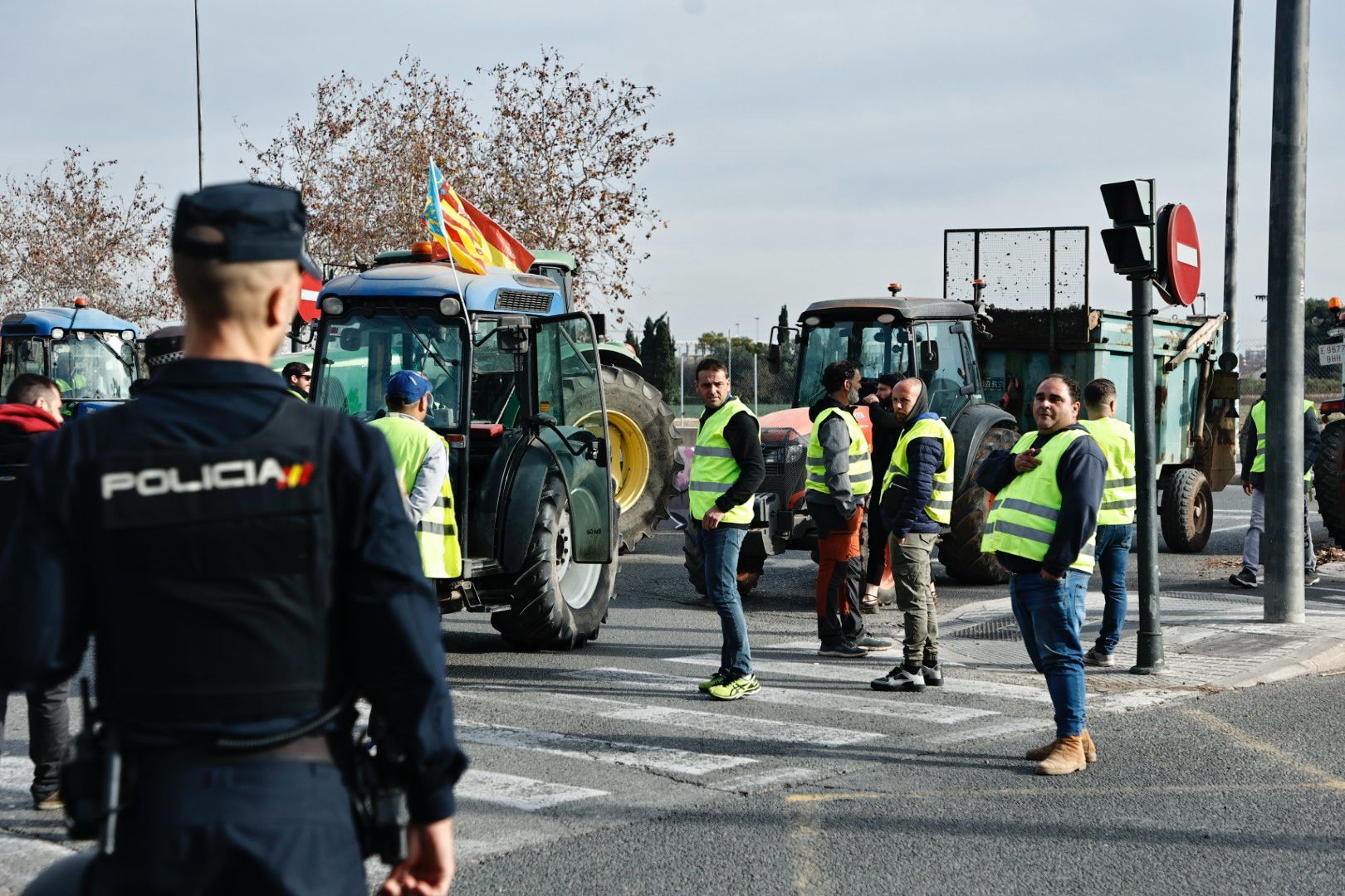 Las primeras tractoradas colapsan València