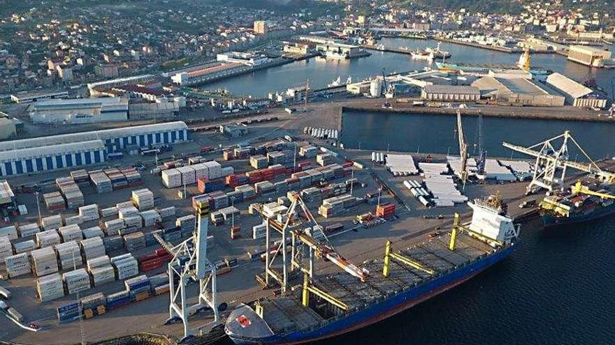 Vista aérea de las instalaciones del Puerto de Marín. // G. Santos