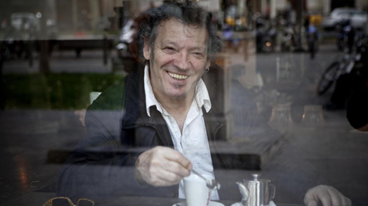 El cantant mallorquí Llorenç Santamaria parla amb EL PERIÓDICO sobre el seu últim disc.