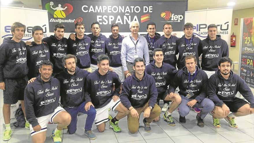 El equipo de El Perú Cáceres, a cinco partidos de la élite