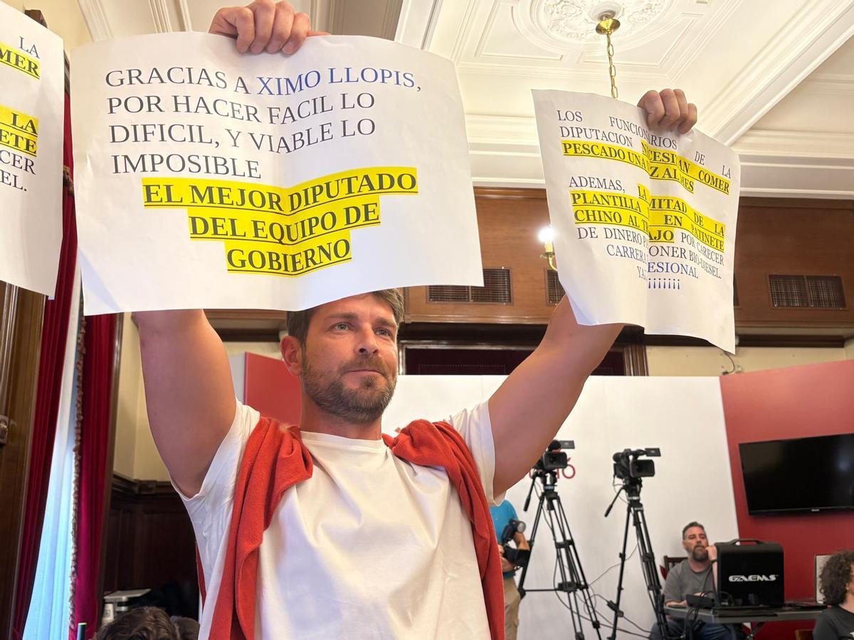 Protesta en el pleno de los Bomberos.