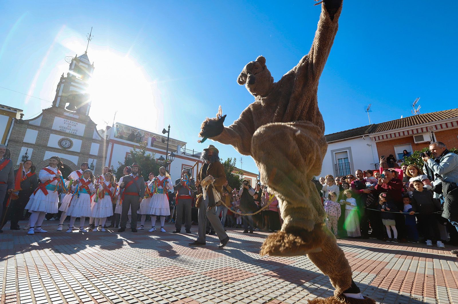 Vuelven la Danza de los Locos y el Baile del Oso