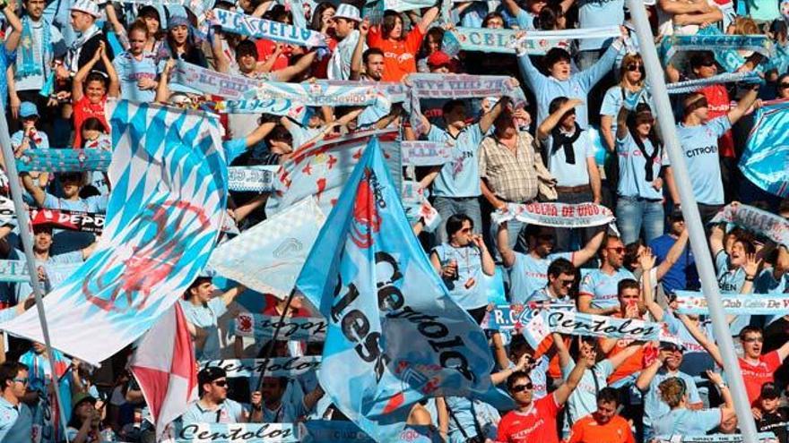 La afición el día del ascenso a Primera // R. GROBAS