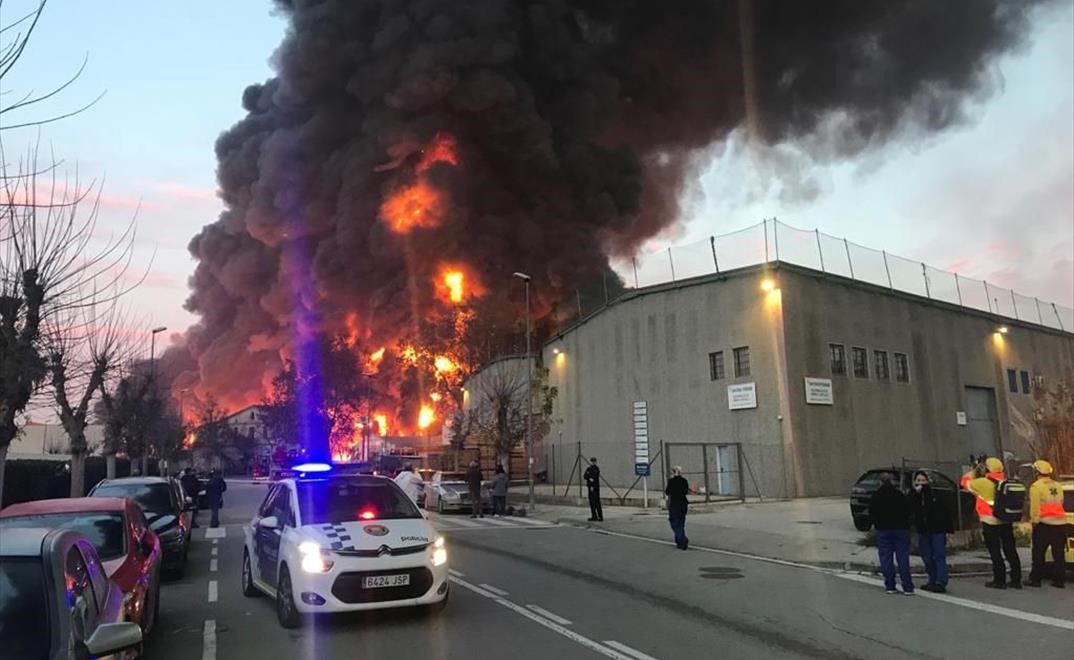 Incendio en la nave industrial de Montornès del Vallès. en diciembre del 2019.