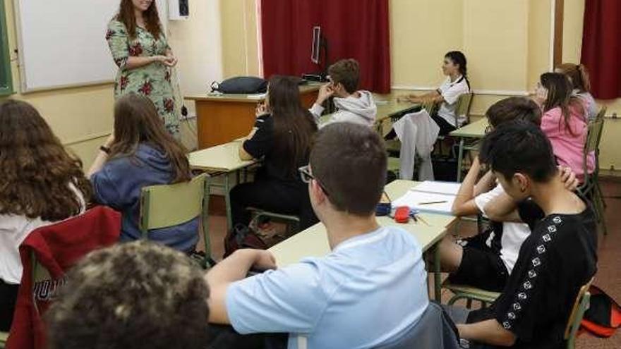 Clase de pautas básicas sobre feminismo en el IES Fernández Vallín