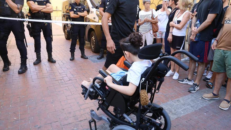 Desahucian en Alicante a una familia con un niño de 7 años que sufre alto grado de discapacidad intelectual