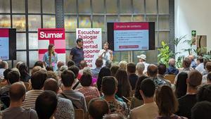 El jefe de gabinete de Yolanda Díaz, Josep Vendrell, en un encuentro con voluntarios.