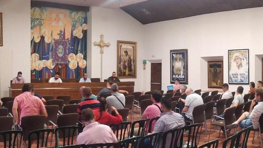 Reunión de representantes de las bandas malagueñas en la Agrupación de Cofradías.