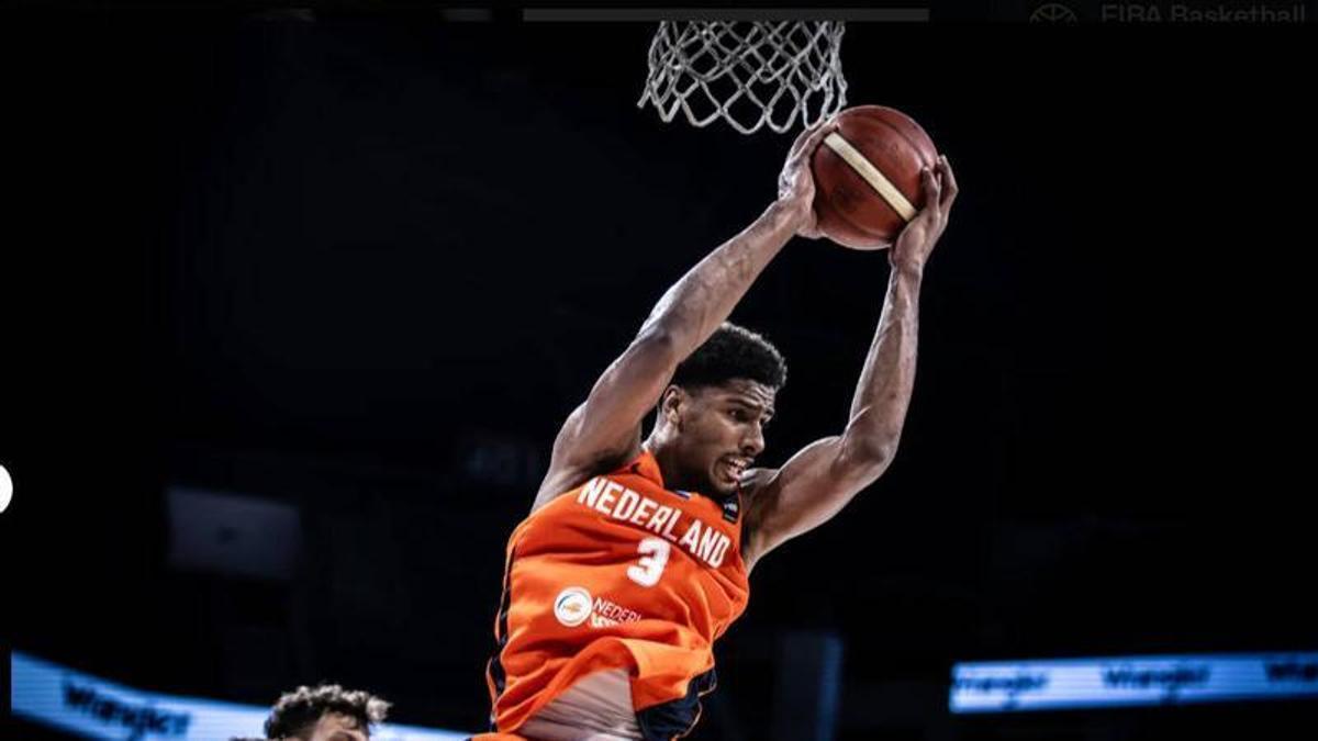David N'Guessan amb la samarreta de la seva selecció