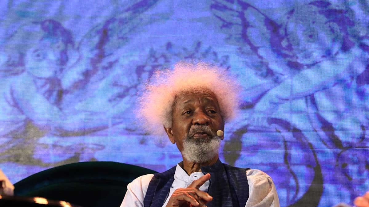 El nobel Wole Soyinka en Cosmopoética 2021