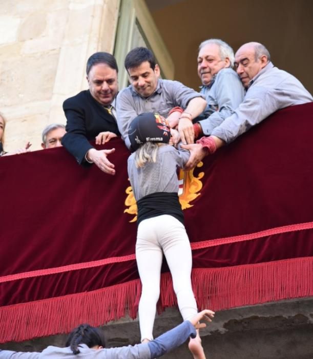 Diada d'imatgeria i castells a Manresa per la Llum