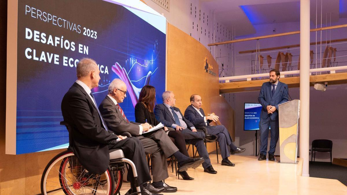 Pablo Gil, Rafael Pampillón, Luciana Taft, Juan Carlos Higueras, José Ramón Díez y Armando Huerta, moderador del encuentro y director de Comunicación de Prensa Ibérica.