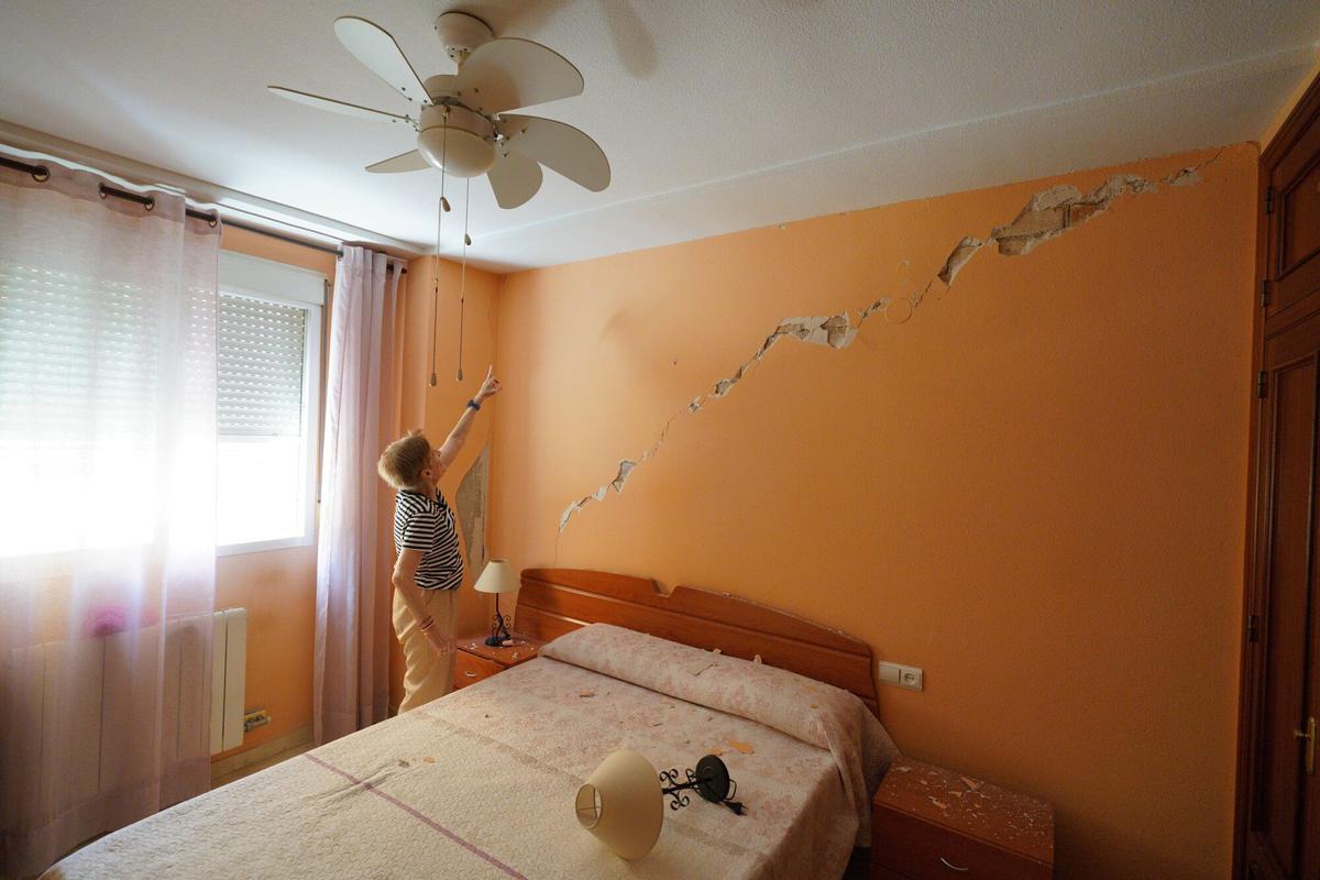 18/08/2026 Imágenes de los destrozos causado por el terremoto. A 18 de agosto de 2026 en Granada, Andalucía (España). Un nuevo y fuerte terremoto ha vuelto sacudir este martes Granada y su área metropolitana a las 10,37 horas y ha sido ampliamente sentido por la población. La medición revisada realiazada por el Instituto Geográfico Nacional (IGN), apunta a un terremoto superficial, de magnitud de 4,7 y epicentro en Gójar, en el que sería el segundo terremoto más intenso desde el comienzo del episodio sísmico el pasado viernes 14. POLITICA Arsenio Zurita - Europa Press