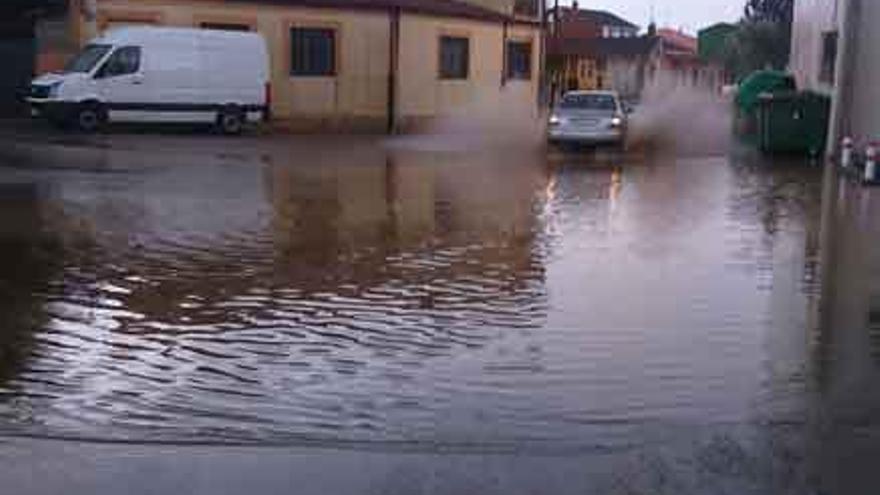 La lluvia provoca inundaciones en Granja de Moreruela