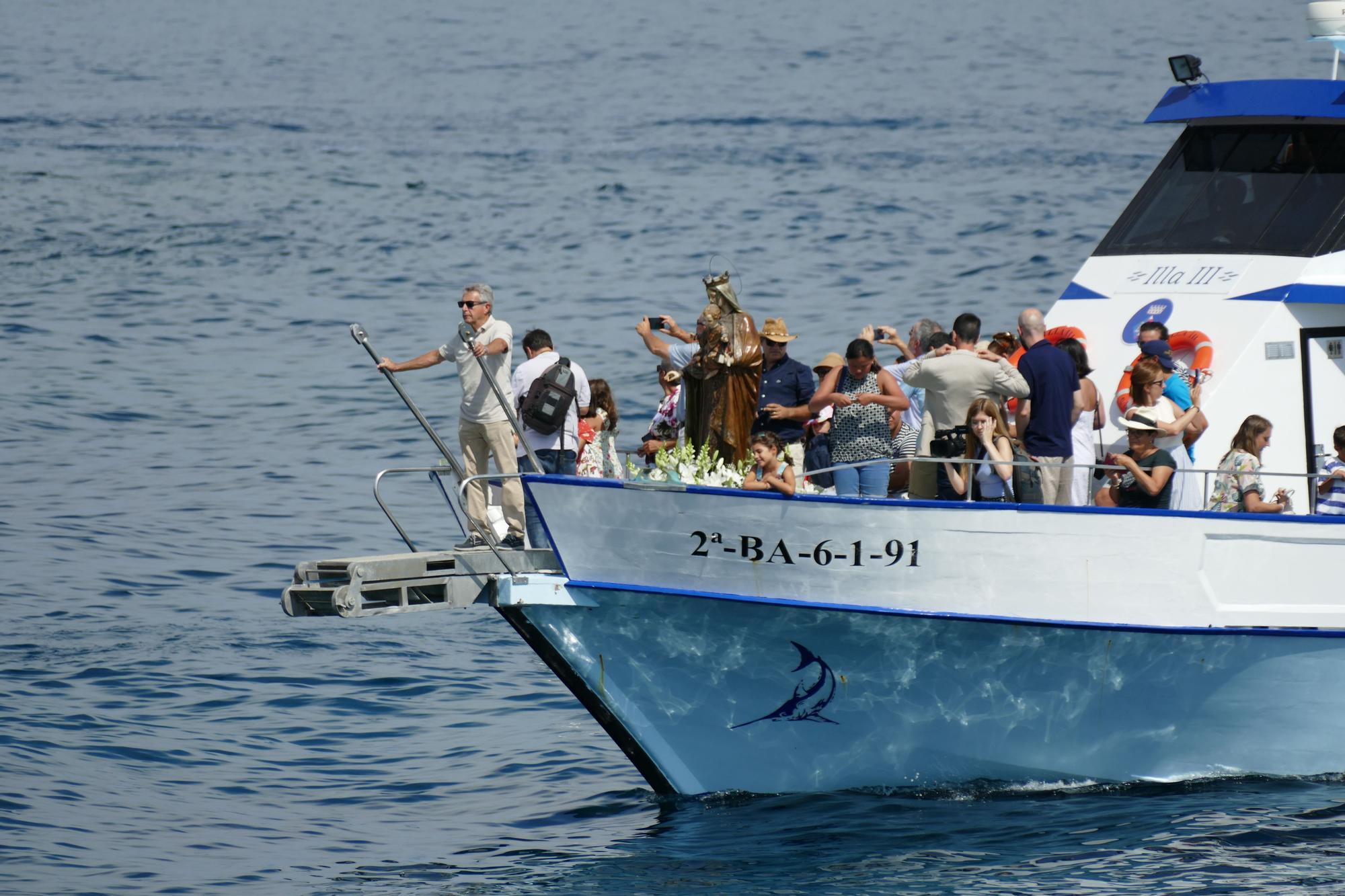 L'Escala rep de manera multitudinària a la Verge del Carme