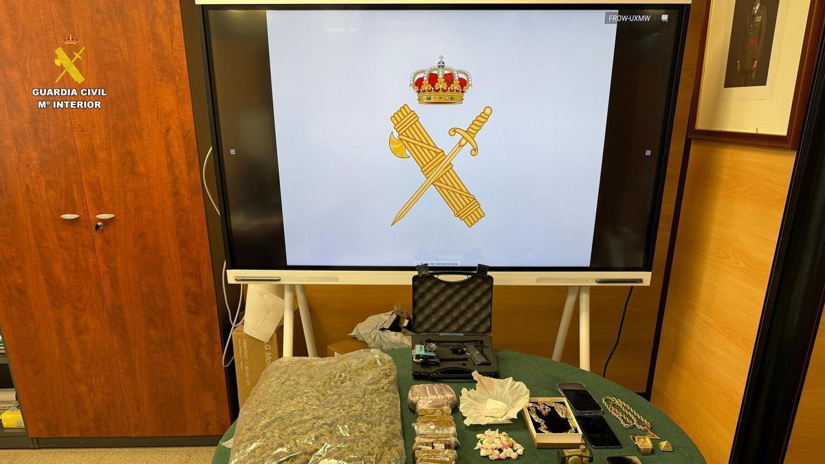 Sustancias intervenidas por la Guardia Civil en Llíria y la Pobla de Vallbona